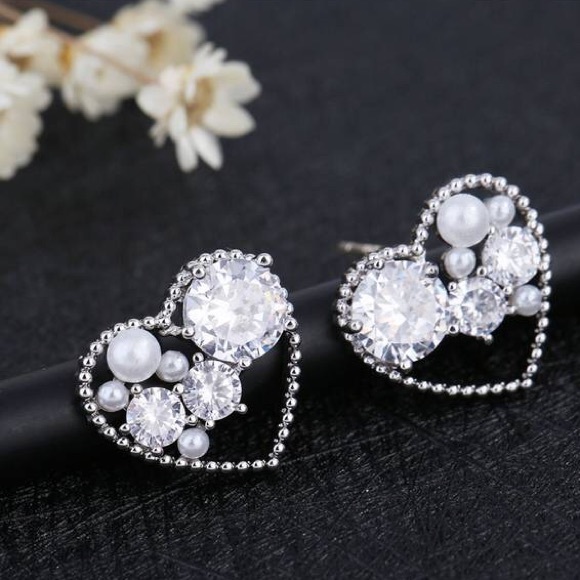 everrealli Jewelry - Silver Heart Diamond & Pearl Cluster Stud Earrings